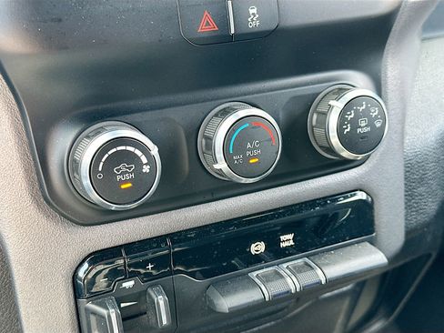 Used 2021 RAM 2500 Big Horn AWD/4WD image 24