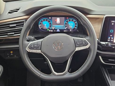 Used 2024 Volkswagen Atlas SE FWD image 12