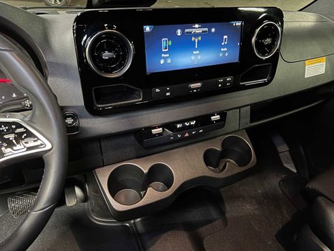 Used 2025 Mercedes-Benz Sprinter 2500 image 31