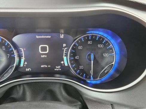 Used 2023 Chrysler Pacifica Touring-L w/ S Appearance Package image 11