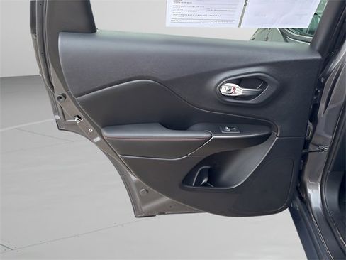 Used 2022 Jeep Cherokee Trailhawk w/ Trailer Tow Group image 16