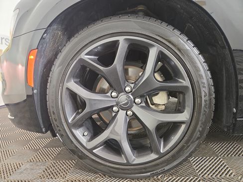 Used 2023 Chrysler 300 Touring w/ Sport Appearance Package RWD image 33