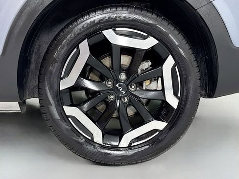 Used 2023 Kia Telluride EX w/ EX Captain's Chair Package image 9