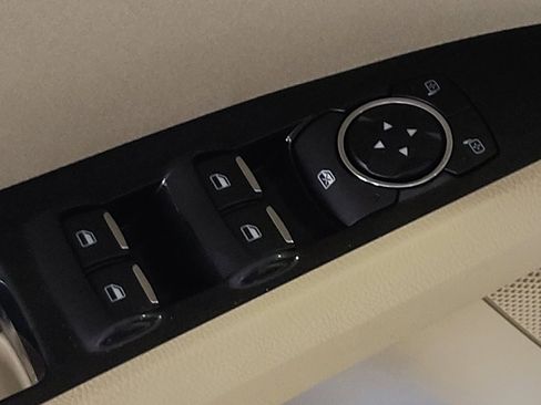 Used 2016 Ford Fusion SE FWD image 27