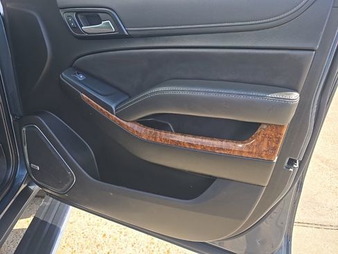 Used 2020 Chevrolet Suburban Premier w/ Premier 6.2L Value Package image 34