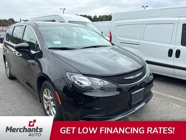 Used 2023 Chrysler Voyager LX FWD image 1