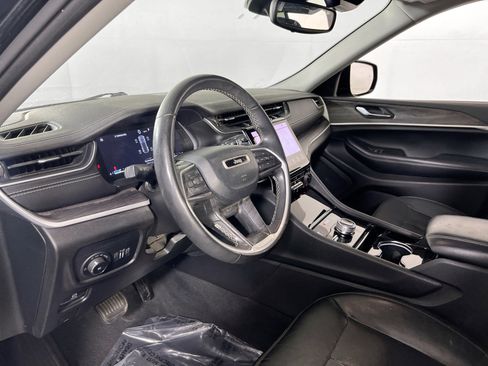 Used 2023 Jeep Grand Cherokee Limited image 9