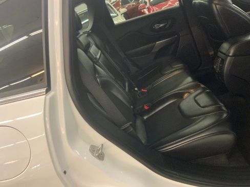 Used 2019 Jeep Cherokee Latitude Plus image 12