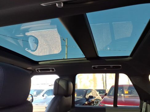 Used 2023 Land Rover Range Rover SE image 16