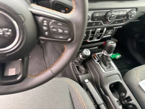 Used 2025 Jeep Wrangler Unlimited Sport AWD/4WD image 18