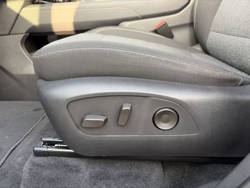 Used 2025 GMC Acadia Elevation image 13