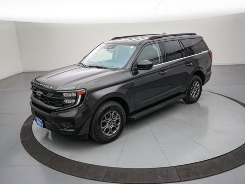 Certified 2025 Ford Expedition Active AWD/4WD image 8