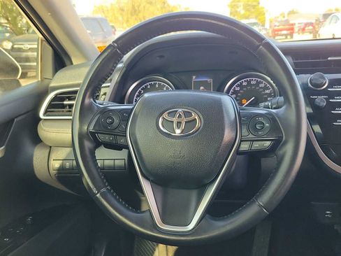 Used 2018 Toyota Camry SE w/ Convenience Package FWD image 19