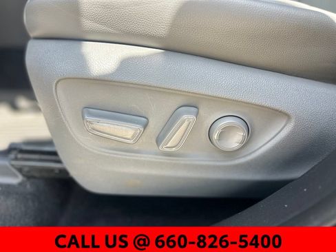 Used 2022 Toyota Highlander XLE AWD/4WD image 16