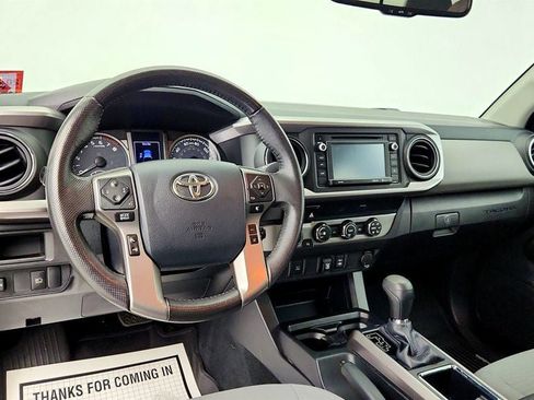 Used 2019 Toyota Tacoma SR5 AWD/4WD image 12
