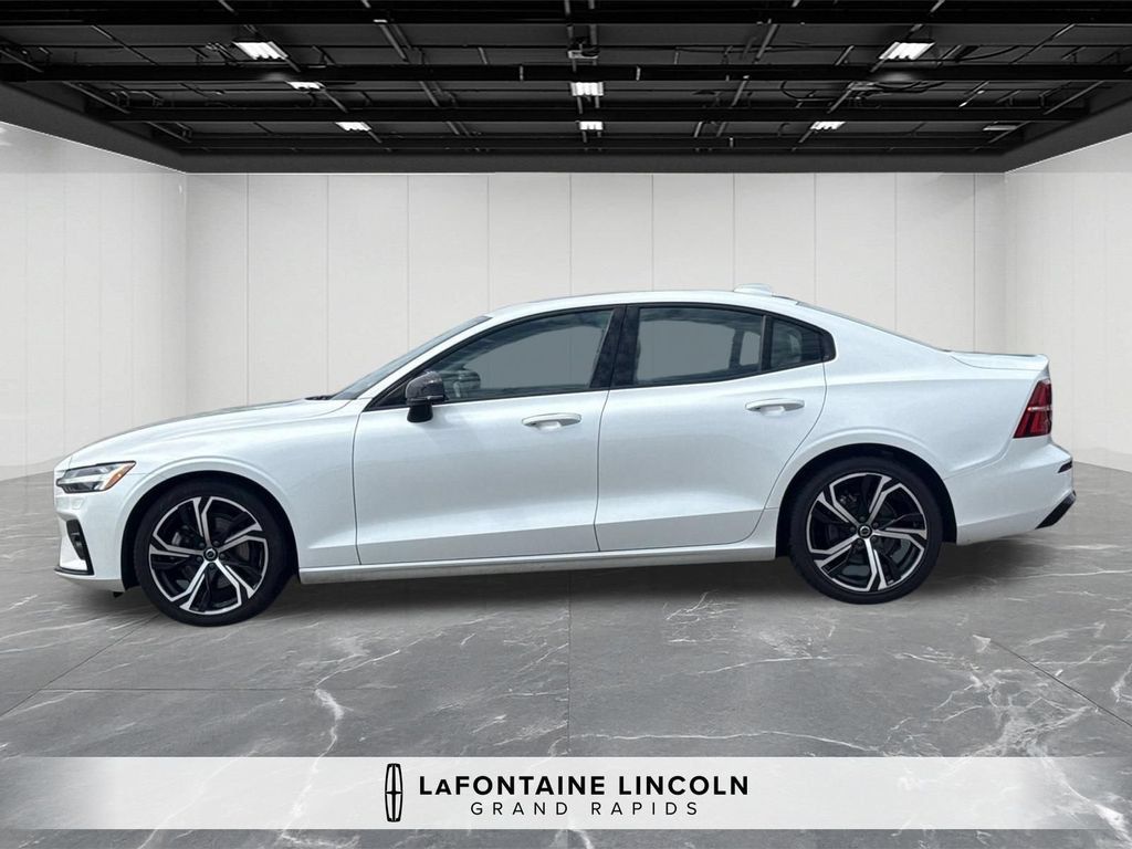 Used 2024 Volvo S60 B5 Core FWD image 2