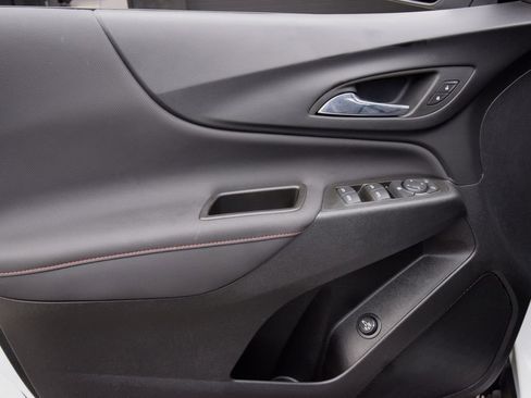 Used 2022 Chevrolet Equinox RS w/ Infotainment Package image 26