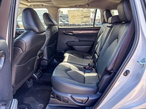 New 2026 Toyota Highlander Limited AWD/4WD image 21