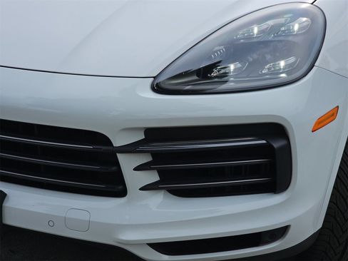 Used 2022 Porsche Cayenne Platinum Edition image 33