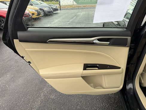 Used 2014 Ford Fusion SE w/ Equipment Group 202A FWD image 16