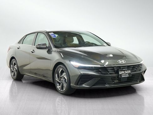 Used 2026 Hyundai Elantra Limited FWD image 7