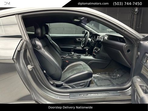 Used 2016 Ford Mustang Shelby GT350 w/ Technology Package image 21