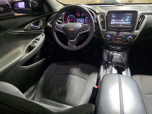 Used 2018 Chevrolet Malibu LT FWD image 12