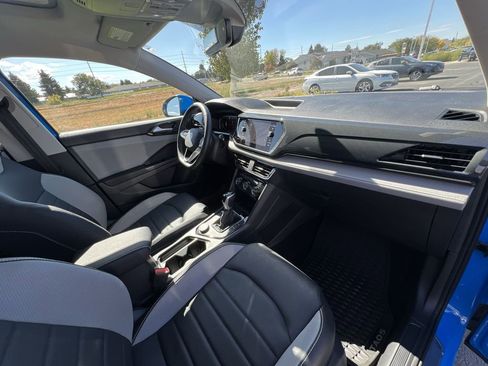 Used 2022 Volkswagen Taos SEL image 28