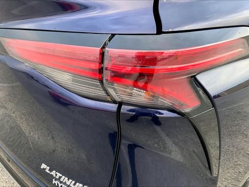 Used 2022 Toyota Sienna Platinum image 29