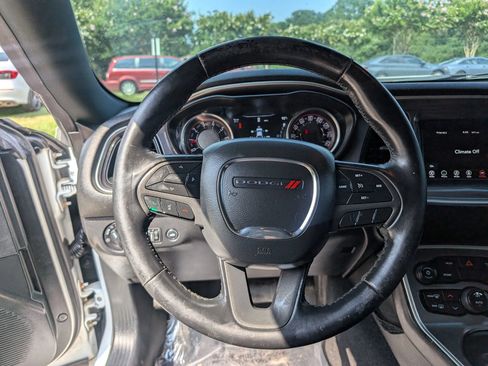 Used 2019 Dodge Challenger SXT RWD image 21