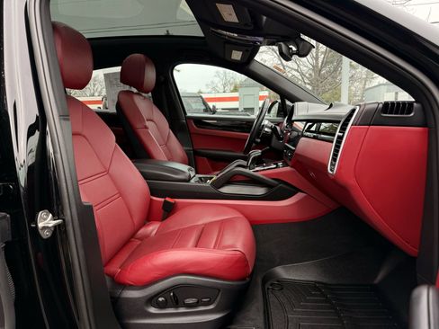 Used 2022 Porsche Cayenne Coupe image 24