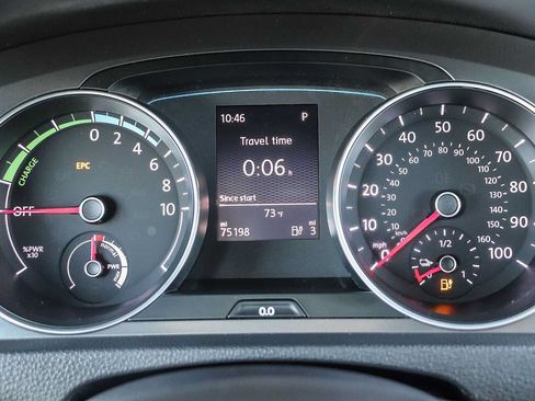 Used 2016 Volkswagen e-Golf SE FWD image 24