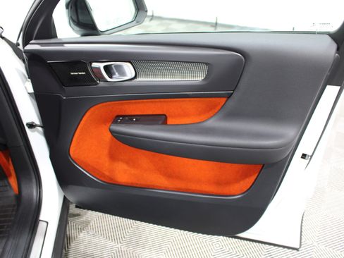 Used 2019 Volvo XC40 T5 R-Design AWD/4WD image 28