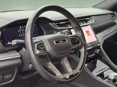 Used 2022 Jeep Grand Cherokee L Overland w/ Advanced Protech Group III image 17