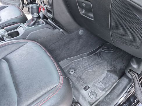 Used 2018 Jeep Wrangler Unlimited Rubicon AWD/4WD image 39