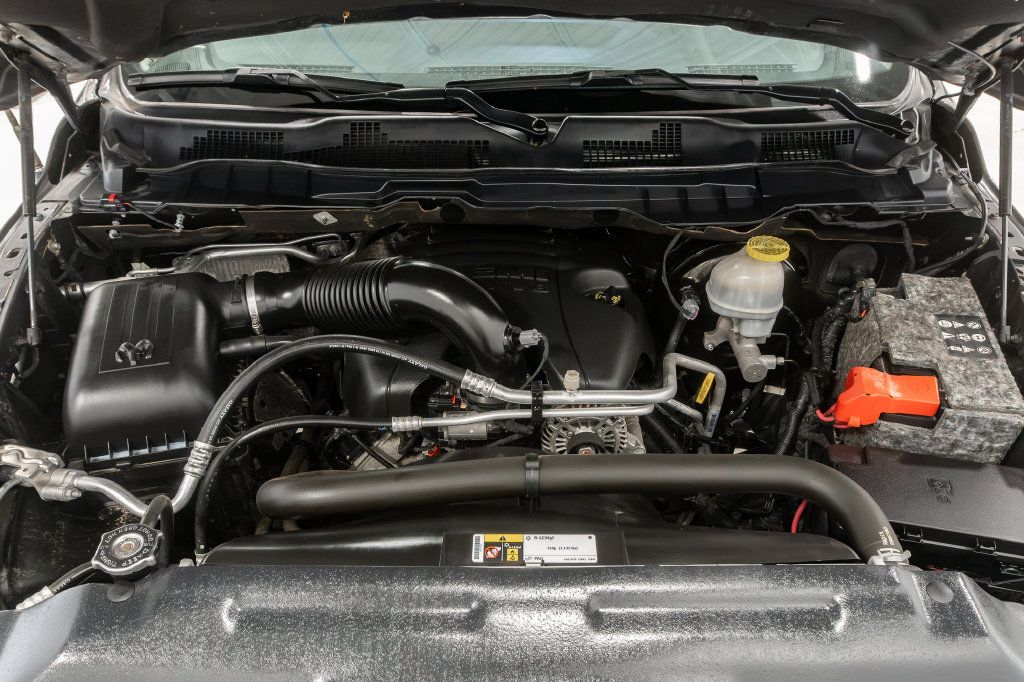 Used 2017 RAM 1500 Express w/ Express Value Package AWD/4WD image 3