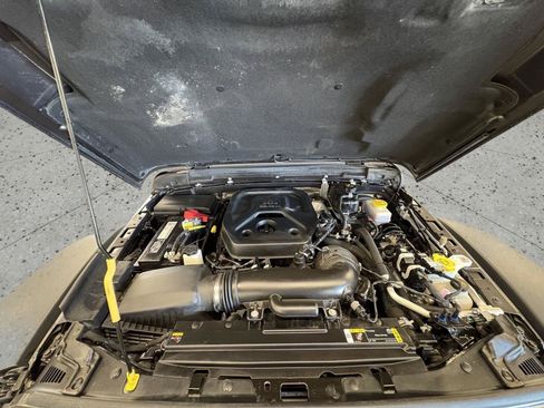 Used 2025 Jeep Wrangler Unlimited Rubicon AWD/4WD image 9