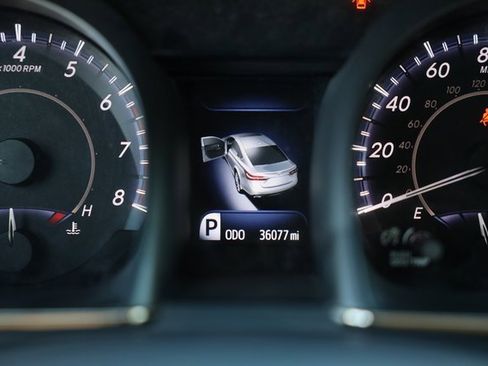 Used 2016 Toyota Avalon Limited image 20