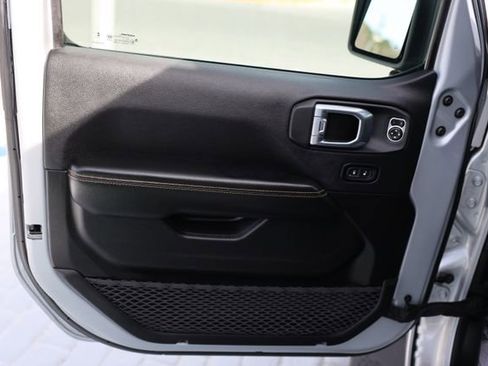 Used 2024 Jeep Wrangler Sahara image 10