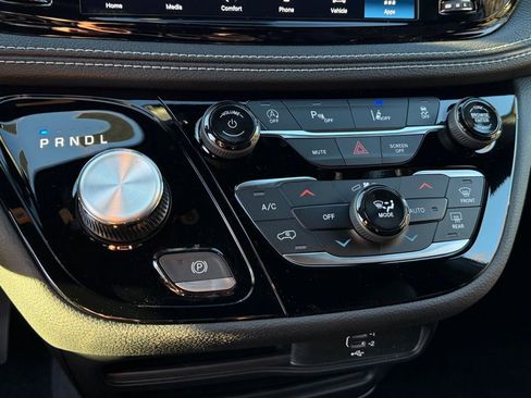 New 2026 Chrysler Pacifica Select image 21