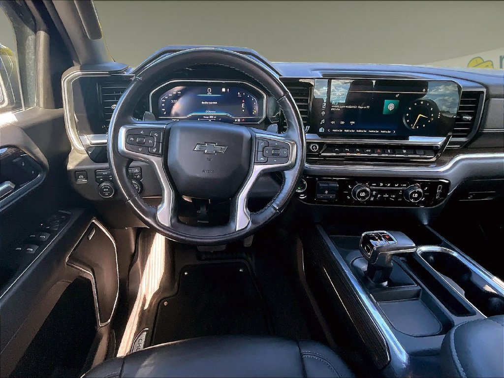 Used 2022 Chevrolet Silverado 1500 RST w/ Redline Edition AWD/4WD image 17
