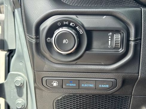 Used 2024 Jeep Wrangler Unlimited Rubicon 4xe AWD/4WD image 21
