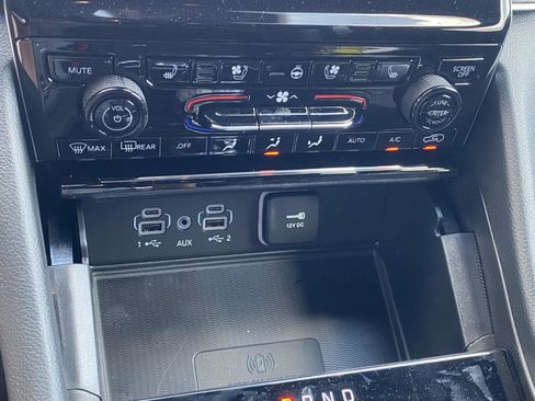 New 2025 Jeep Grand Cherokee Limited w/ Luxury Tech Group II RWD image 7