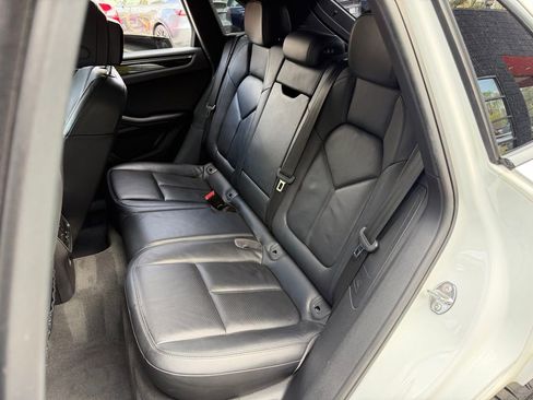 Used 2017 Porsche Macan S image 32