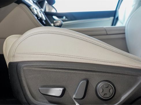 Used 2023 Genesis G70 2.0T image 22