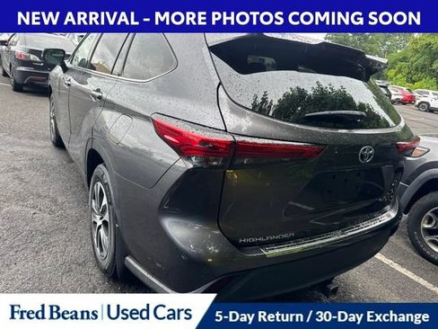 Used 2021 Toyota Highlander XLE AWD/4WD image 9