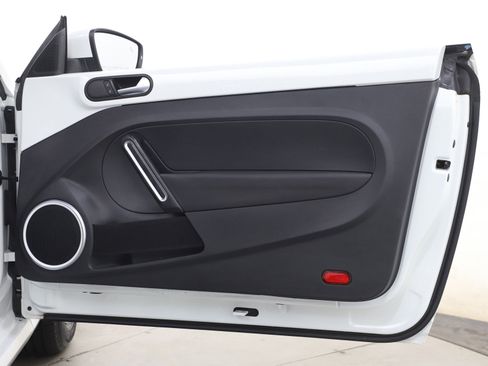 Used 2019 Volkswagen Beetle 2.0T SE image 12