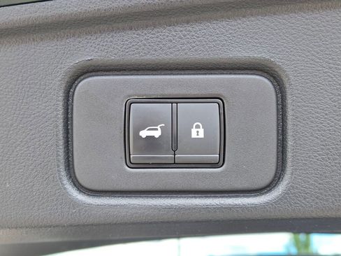 Used 2023 Nissan Pathfinder SL image 17