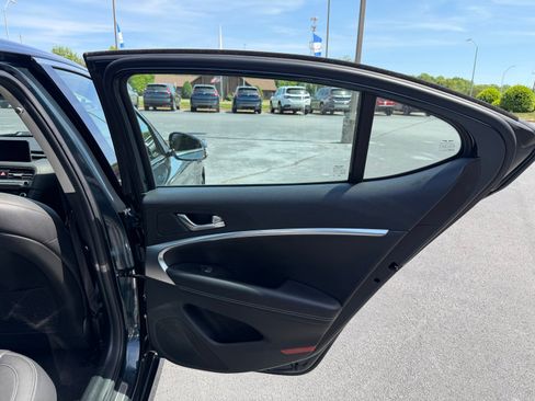 Used 2025 Genesis G70 2.5T RWD image 12