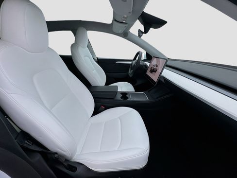 Used 2024 Tesla Model Y Long Range image 20